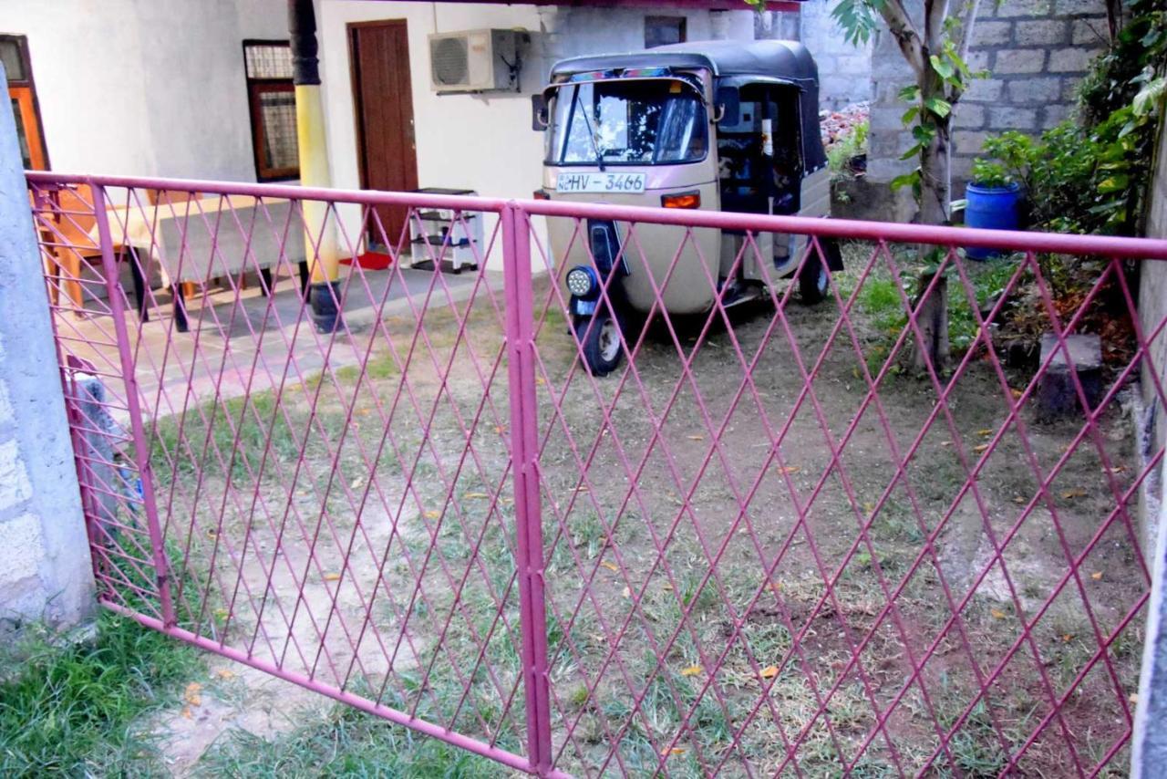 Meera Homestay & Guest House Anuradhapura Exterior photo