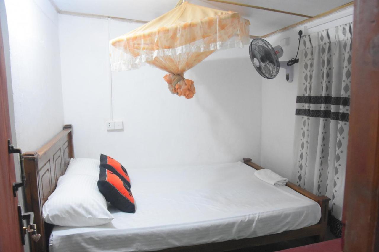 Meera Homestay & Guest House Anuradhapura Exterior photo