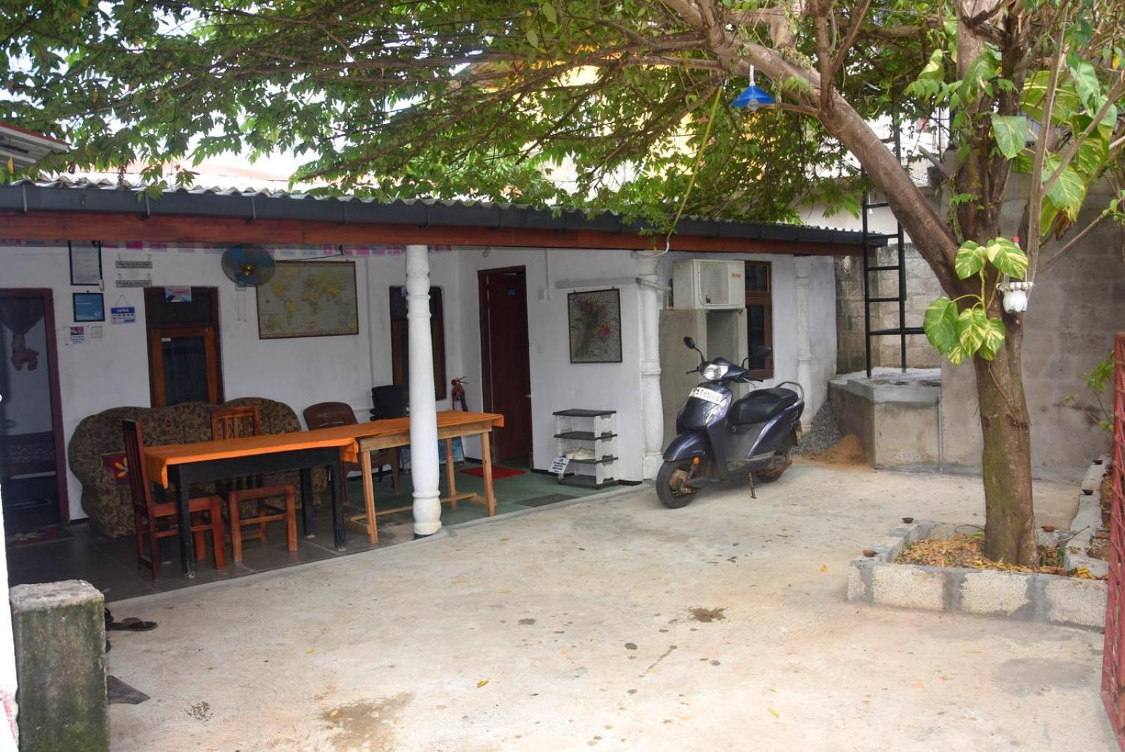 Meera Homestay & Guest House Anuradhapura Exterior photo